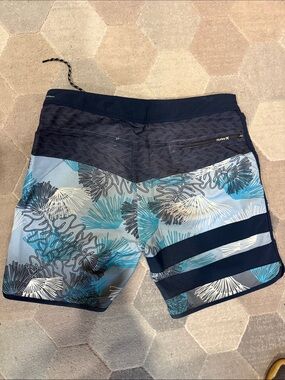 Hurley Men’s Navy and Light Blue Floral Board Shorts